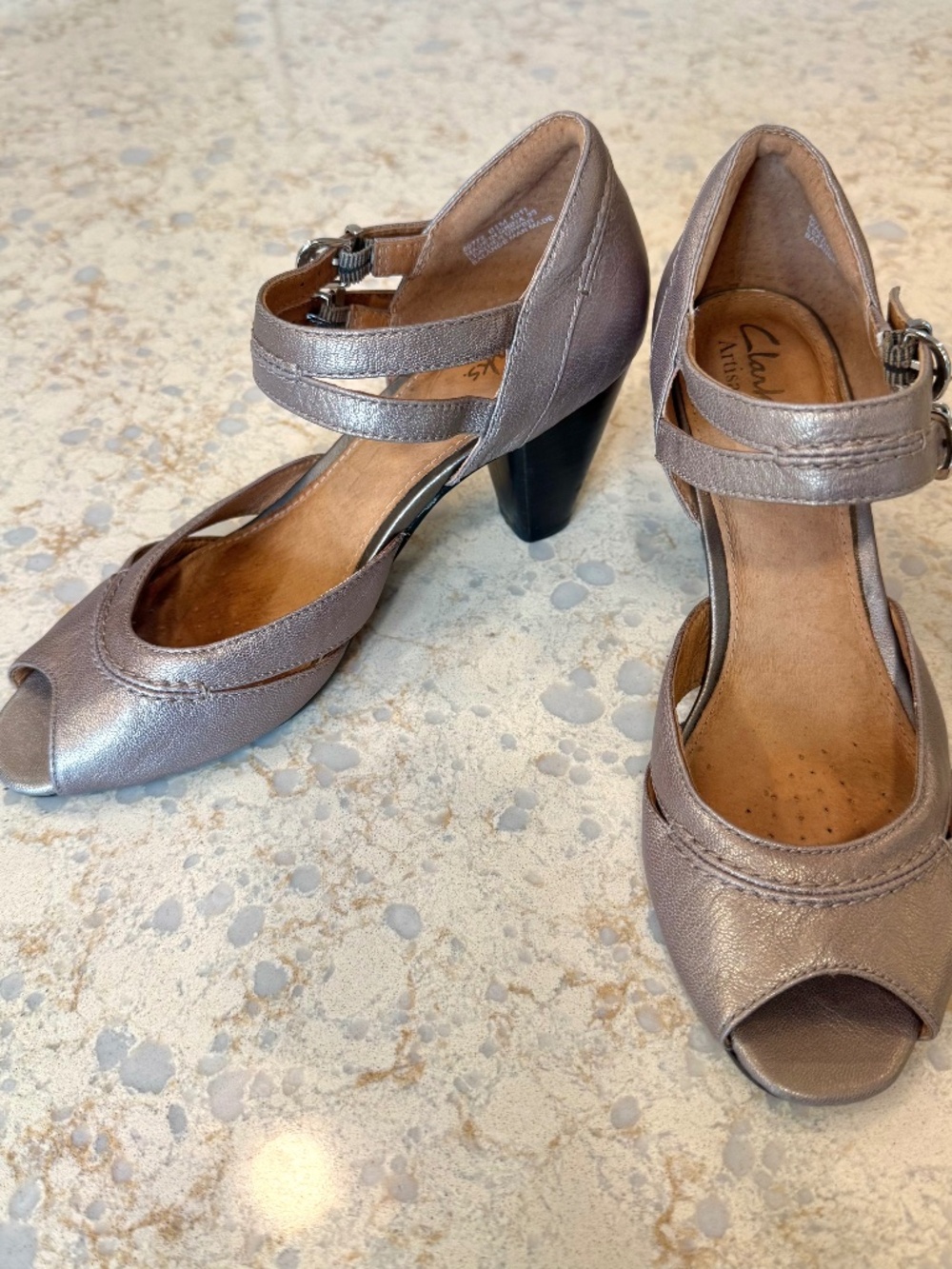 Women's Size 6.5M Clarks Artisan Peep Toe Pumps, Metallic Taupe Leather, 3” Heel